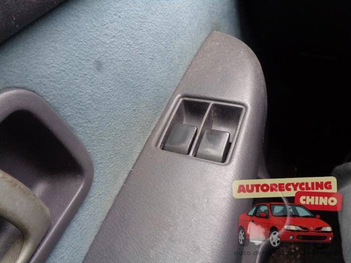 Nissan Micra 1.4 16V Sloopvoertuig (2001, Grijs)