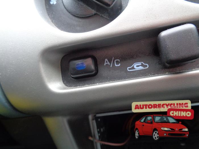 Nissan Micra 1.4 16V Sloopvoertuig (2001, Grijs)