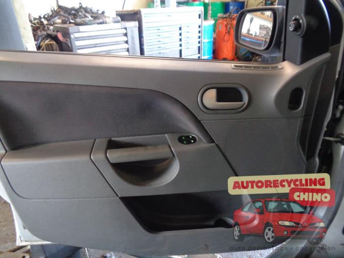 Ford Fiesta 5 1.4 16V Sloopvoertuig (2002, Grijs)