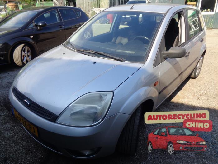 Ford Fiesta 5 1.4 16V Sloopvoertuig (2002, Grijs)