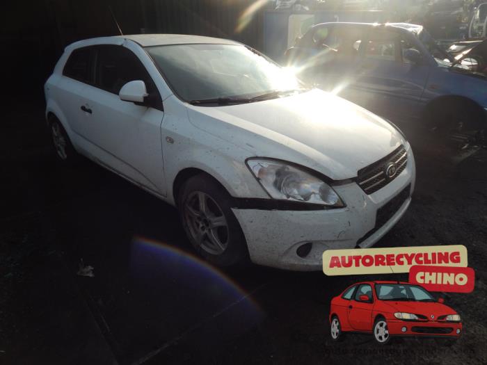 Kia Cee'd Sporty Wagon 1.4 16V Sloopvoertuig (2008, Wit)