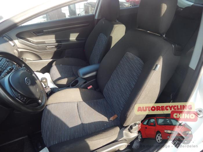 Kia Cee'd Sporty Wagon 1.4 16V Sloopvoertuig (2008, Wit)