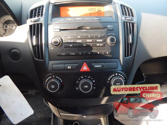 Kia Cee'd Sporty Wagon 1.4 16V Sloopvoertuig (2008, Wit)