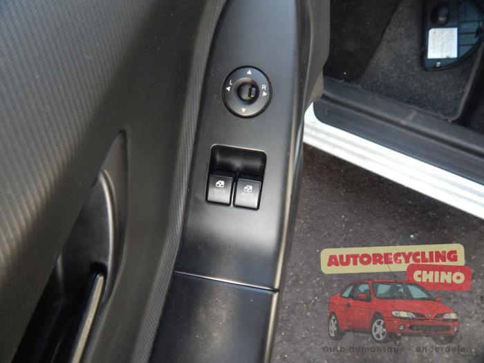 Kia Cee'd Sporty Wagon 1.4 16V Sloopvoertuig (2008, Wit)