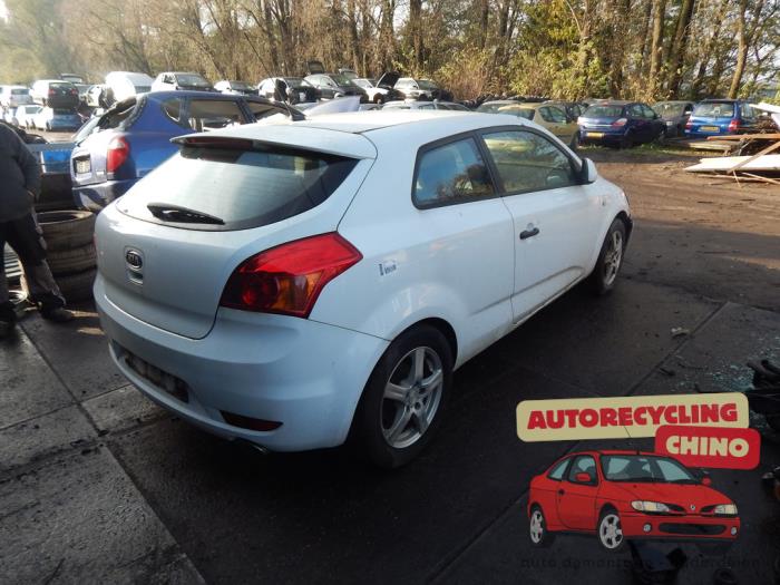 Kia Cee'd Sporty Wagon 1.4 16V Sloopvoertuig (2008, Wit)