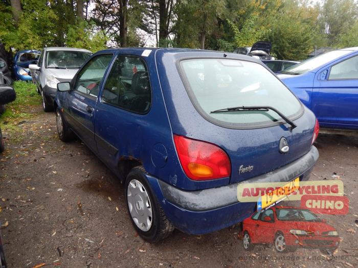 Ford Fiesta 4 1.3i Sloopvoertuig (2001, Blauw)