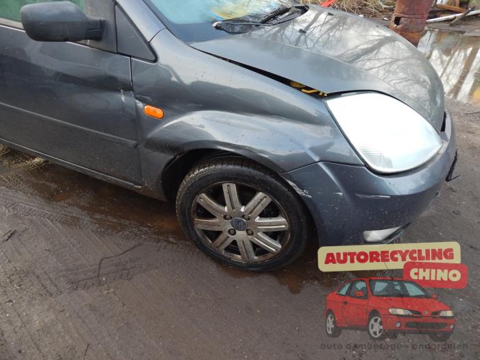 Ford Fiesta 5 1.6 16V Sloopvoertuig (2003, Grijs)