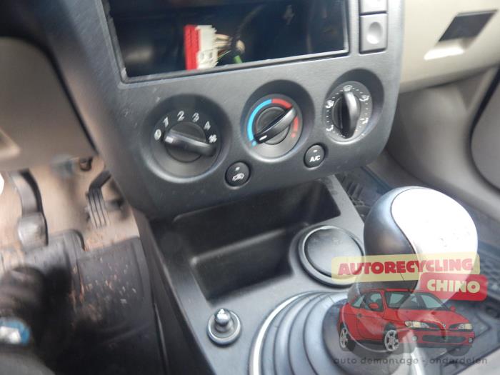 Ford Fiesta 5 1.6 16V Sloopvoertuig (2003, Grijs)