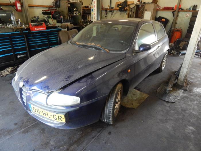 Alfa Romeo 147 1.6 Twin Spark 16V Sloopvoertuig (2001, Blauw)