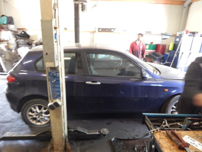 Alfa Romeo 147 1.6 Twin Spark 16V Sloopvoertuig (2001, Blauw)