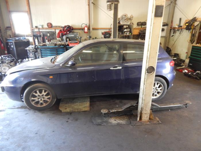 Alfa Romeo 147 1.6 Twin Spark 16V Sloopvoertuig (2001, Blauw)