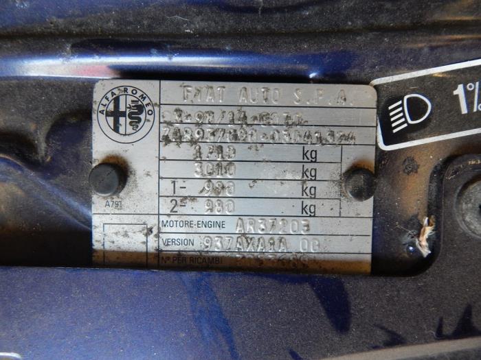 Alfa Romeo 147 1.6 Twin Spark 16V Sloopvoertuig (2001, Blauw)