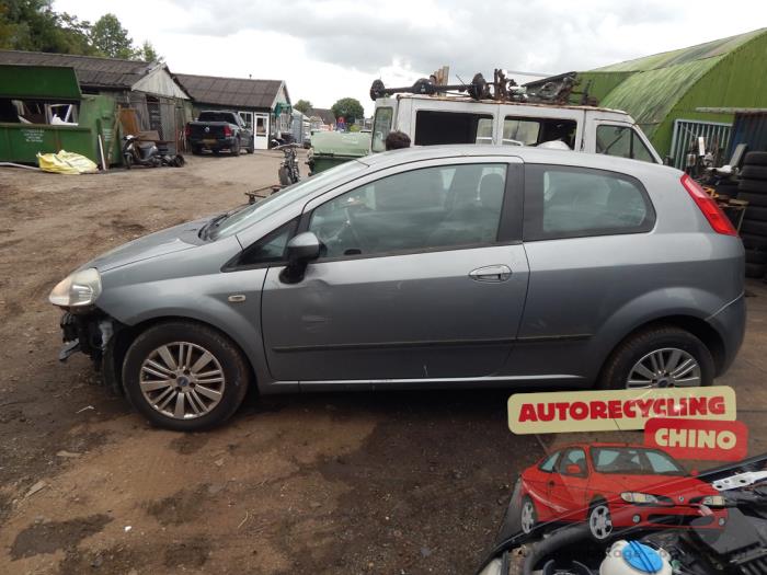 Fiat Grande Punto 1.4 Sloopvoertuig (2006, Grijs)