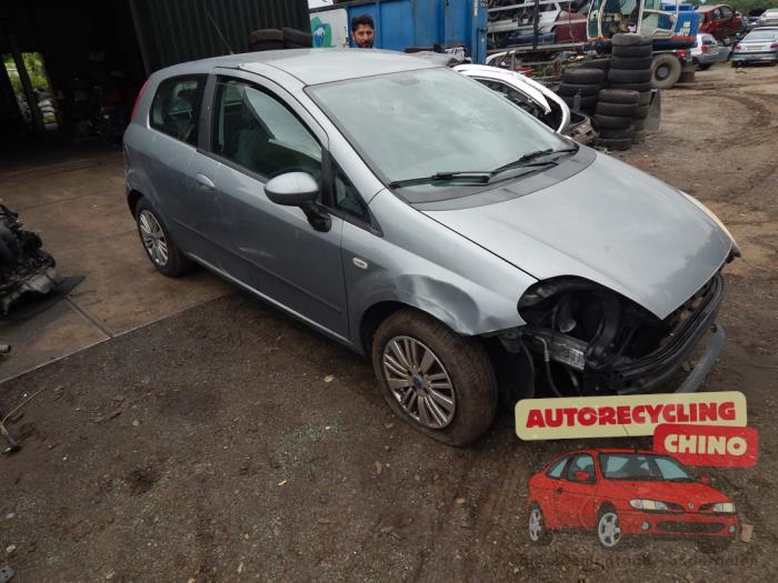 Fiat Grande Punto 1.4 Sloopvoertuig (2006, Grijs)