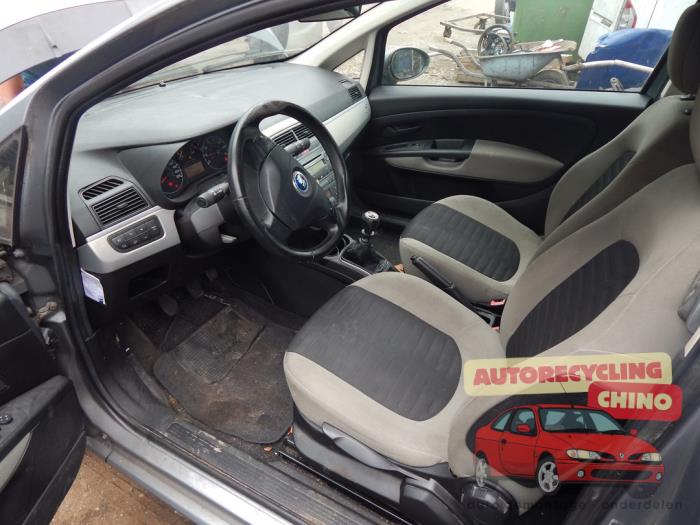 Fiat Grande Punto 1.4 Sloopvoertuig (2006, Grijs)