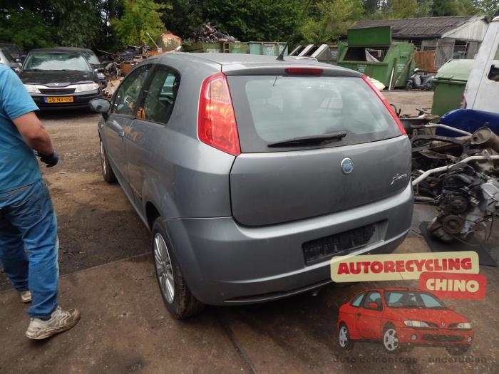 Fiat Grande Punto 1.4 Sloopvoertuig (2006, Grijs)