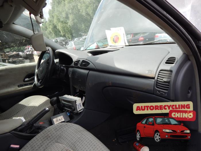 Renault Laguna II 2.0 16V Sloopvoertuig (2004, Zwart)