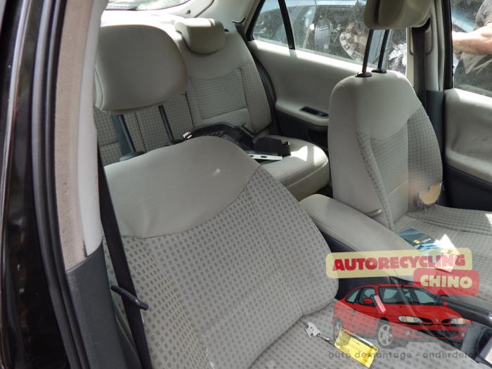 Renault Laguna II 2.0 16V Sloopvoertuig (2004, Zwart)