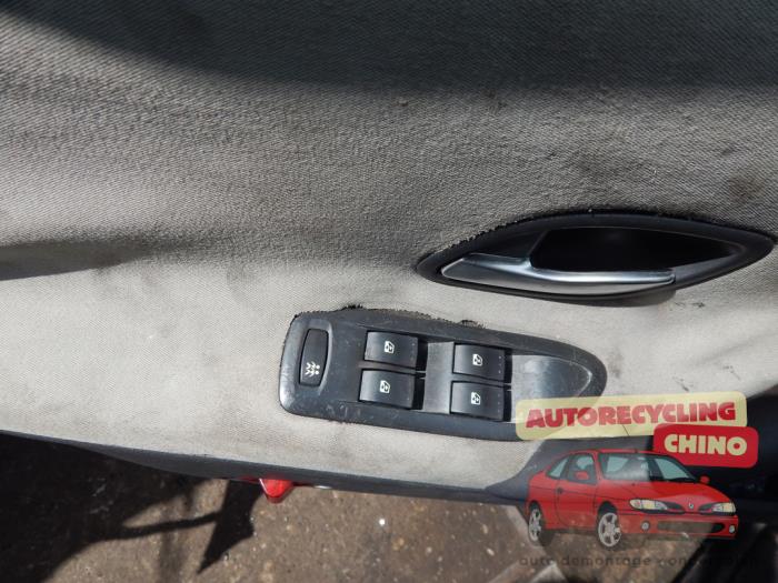 Renault Laguna II 2.0 16V Sloopvoertuig (2004, Zwart)