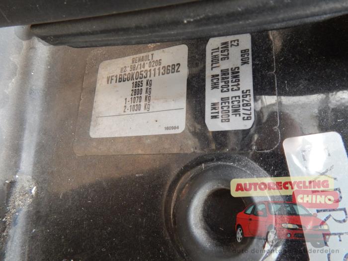 Renault Laguna II 2.0 16V Sloopvoertuig (2004, Zwart)