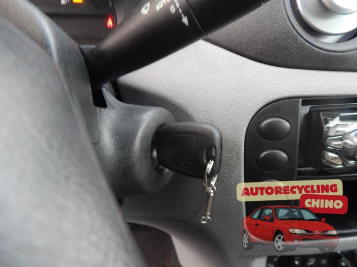 Citroen C3 1.1 Sloopvoertuig (2003, Rood)