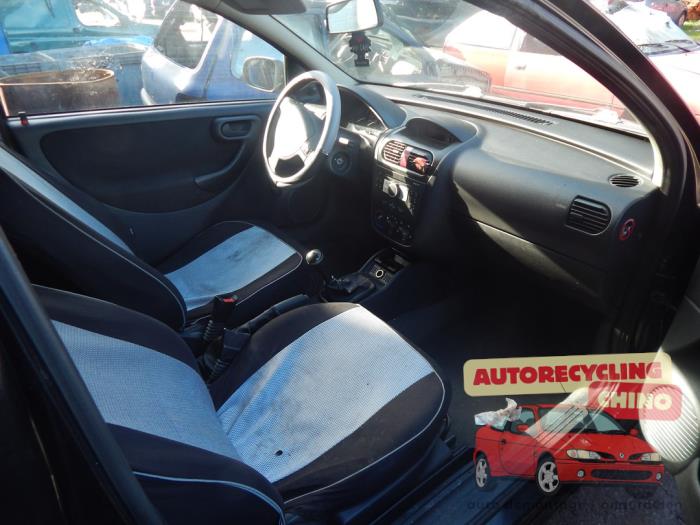 Opel Corsa C 1.2 16V Twin Port Sloopvoertuig (2005, Zwart)