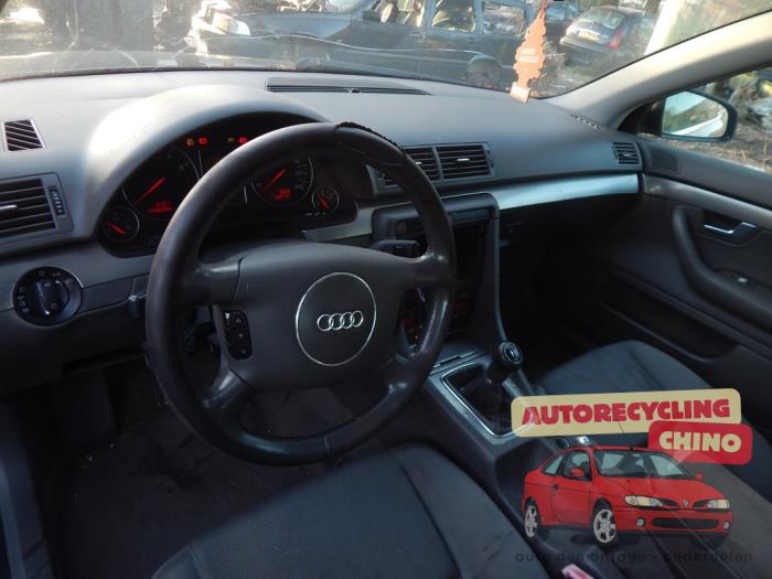 Audi A4 Avant 2.0 20V Sloopvoertuig (2002, Zwart)