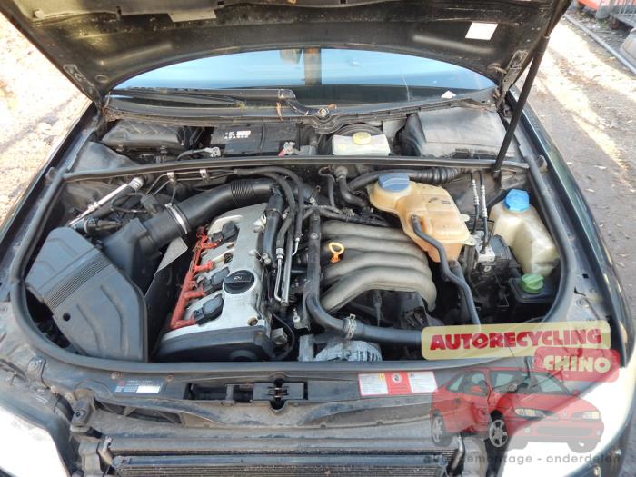 Audi A4 Avant 2.0 20V Sloopvoertuig (2002, Zwart)