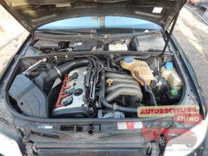 Audi A4 Avant 2.0 20V Sloopvoertuig (2002, Zwart)