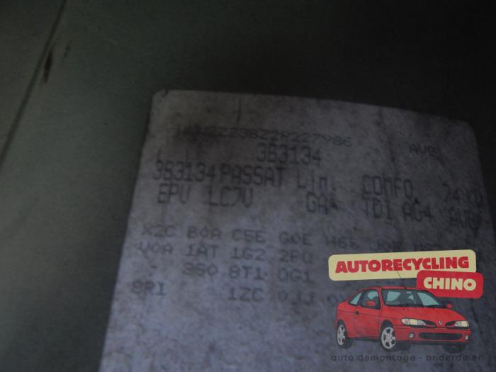 Volkswagen Passat 1.9 TDI 100 Sloopvoertuig (2001, Blauw)