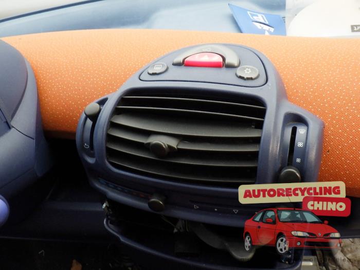 Smart City-Coupé 0.6 Turbo i.c. Smart&Pulse Sloopvoertuig (1999, Grijs)