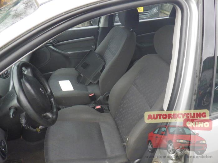 Ford Focus 1 1.6 16V Sloopvoertuig (2000, Grijs)