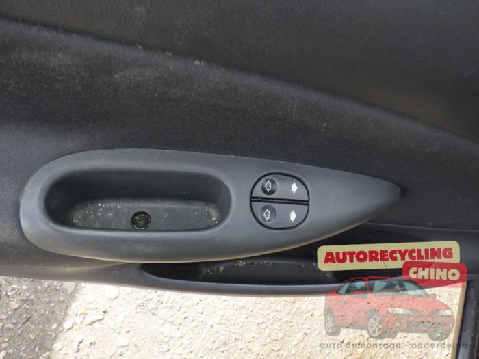 Ford Fiesta 4 1.8 Di Sloopvoertuig (2001, Zwart)