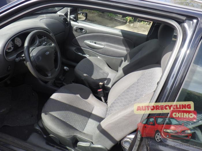Ford Fiesta 4 1.8 Di Sloopvoertuig (2001, Zwart)