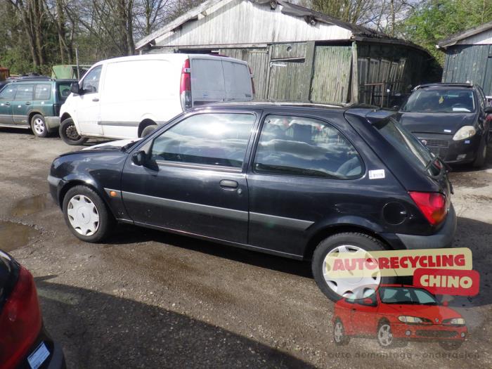 Ford Fiesta 4 1.8 Di Sloopvoertuig (2001, Zwart)
