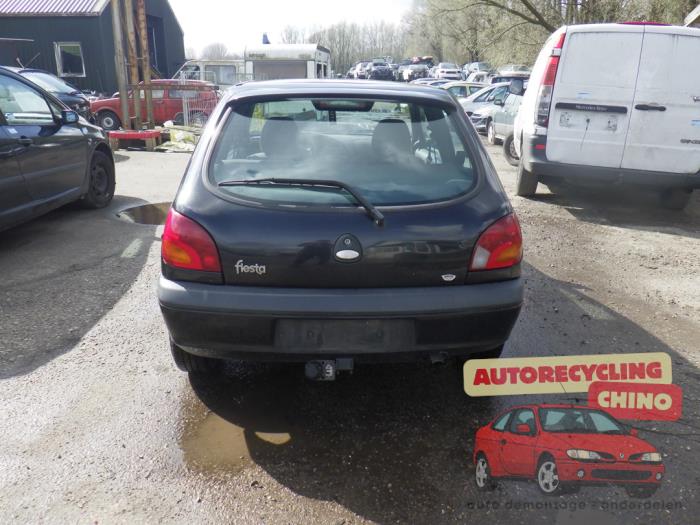 Ford Fiesta 4 1.8 Di Sloopvoertuig (2001, Zwart)