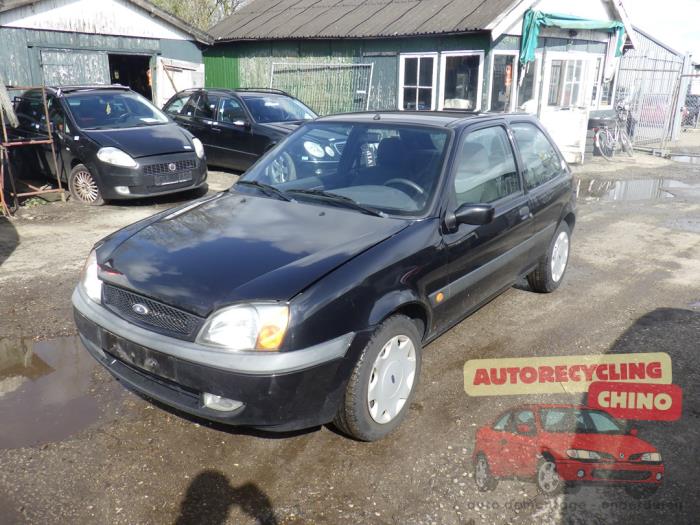 Ford Fiesta 4 1.8 Di Sloopvoertuig (2001, Zwart)