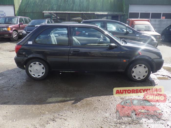 Ford Fiesta 4 1.8 Di Sloopvoertuig (2001, Zwart)