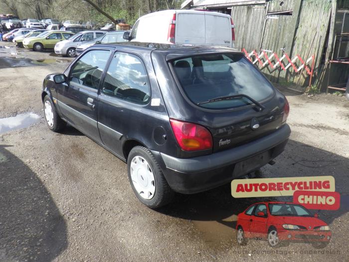 Ford Fiesta 4 1.8 Di Sloopvoertuig (2001, Zwart)
