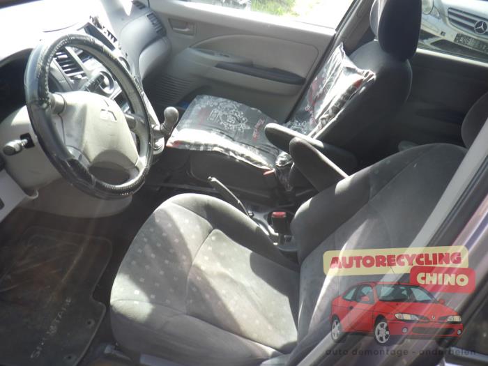 Mitsubishi Grandis 2.4 16V MIVEC Sloopvoertuig (2004, Paars)