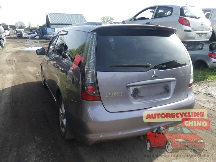 Mitsubishi Grandis 2.4 16V MIVEC Sloopvoertuig (2004, Paars)