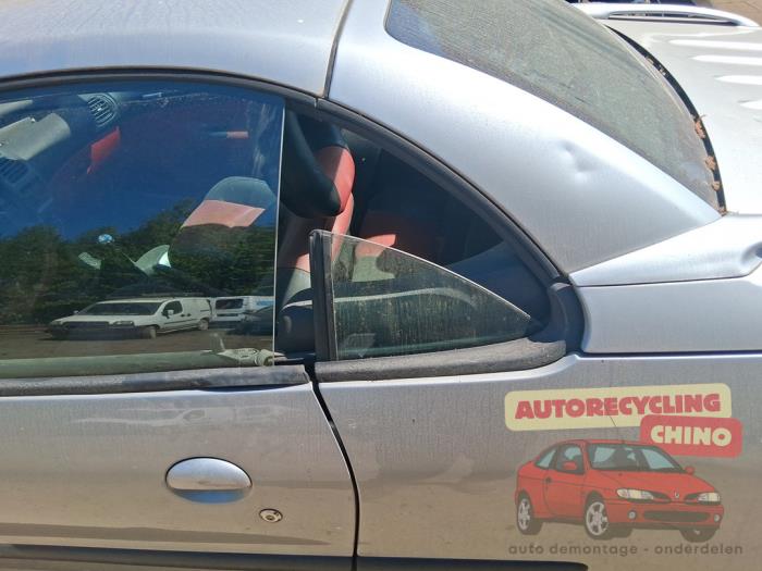 Peugeot 206 CC 2.0 16V Sloopvoertuig (2001, Grijs)