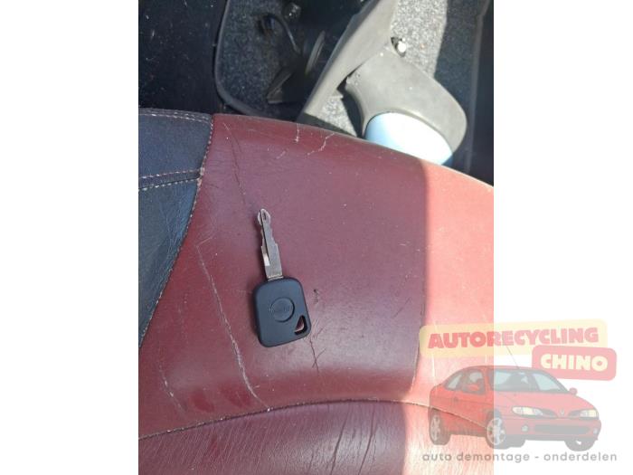 Peugeot 206 CC 2.0 16V Sloopvoertuig (2001, Grijs)