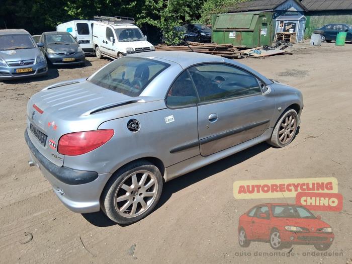 Peugeot 206 CC 2.0 16V Sloopvoertuig (2001, Grijs)