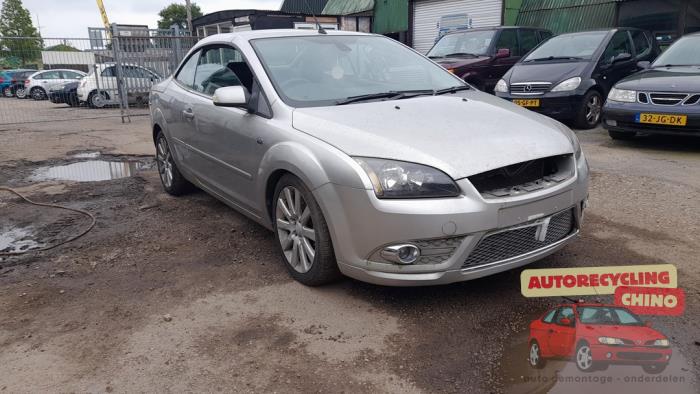 Ford Focus 2 C+C 2.0 16V Sloopvoertuig (2007, Zilver)