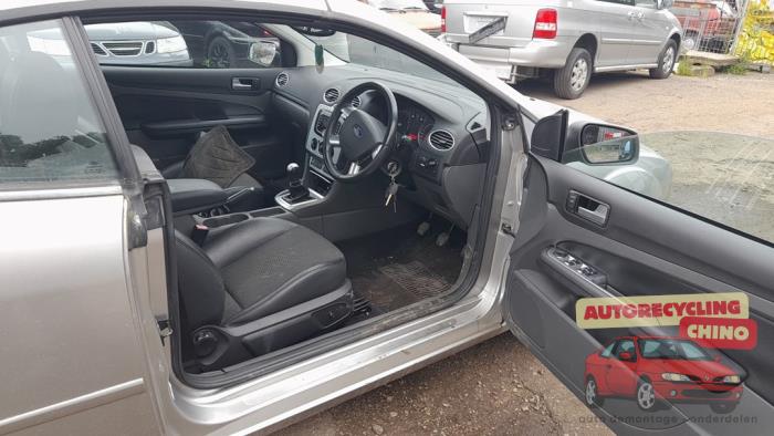 Ford Focus 2 C+C 2.0 16V Sloopvoertuig (2007, Zilver)