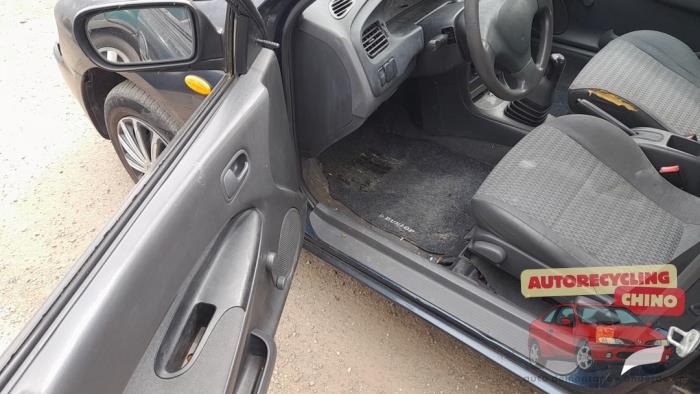 Mazda 323 1.3i 16V Sloopvoertuig (1996, Groen)