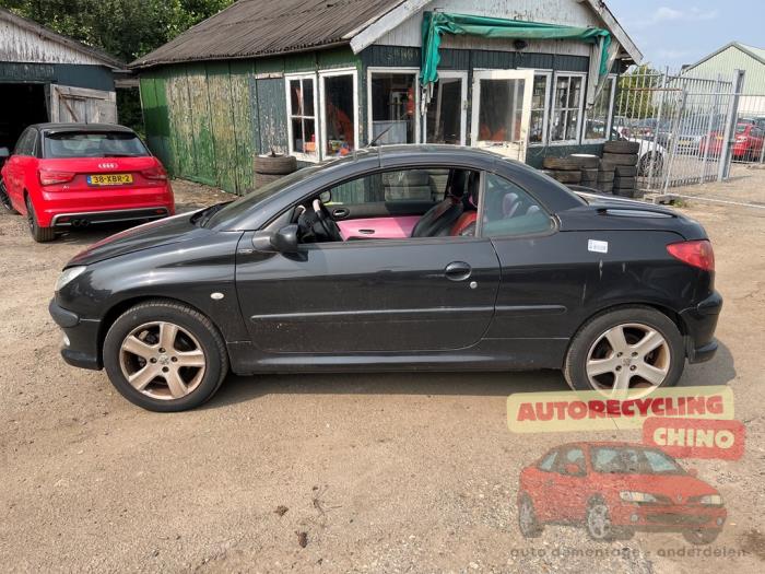 Peugeot 206 CC 2.0 16V Sloopvoertuig (2004, Zwart)