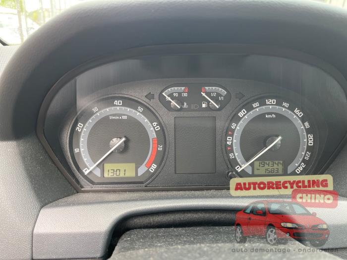 Skoda Fabia 1.4i 16V Sloopvoertuig (2005, Licht, Goud)