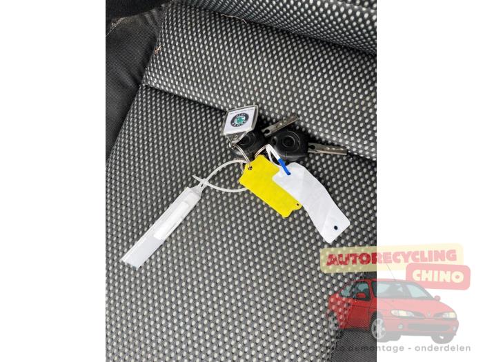 Skoda Fabia 1.4i 16V Sloopvoertuig (2005, Licht, Goud)